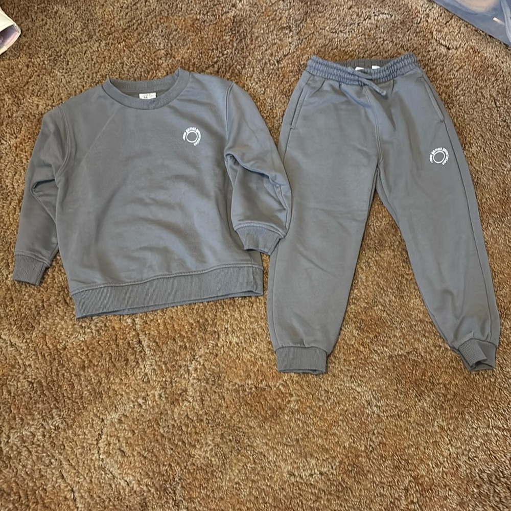 EUC. Zara sweatsuit set 5/6 years ago boys